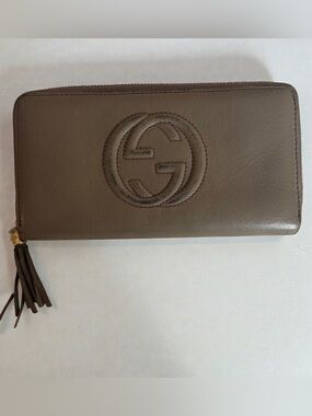 Authentic Beige Taupe Gucci Soho Interlocking G Leather Long Wallet GUC